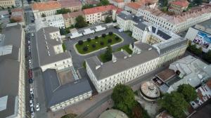 The buildings of the Constitutional Court are arranged around a courtyard (photo: Juraj Sasák, 2016)