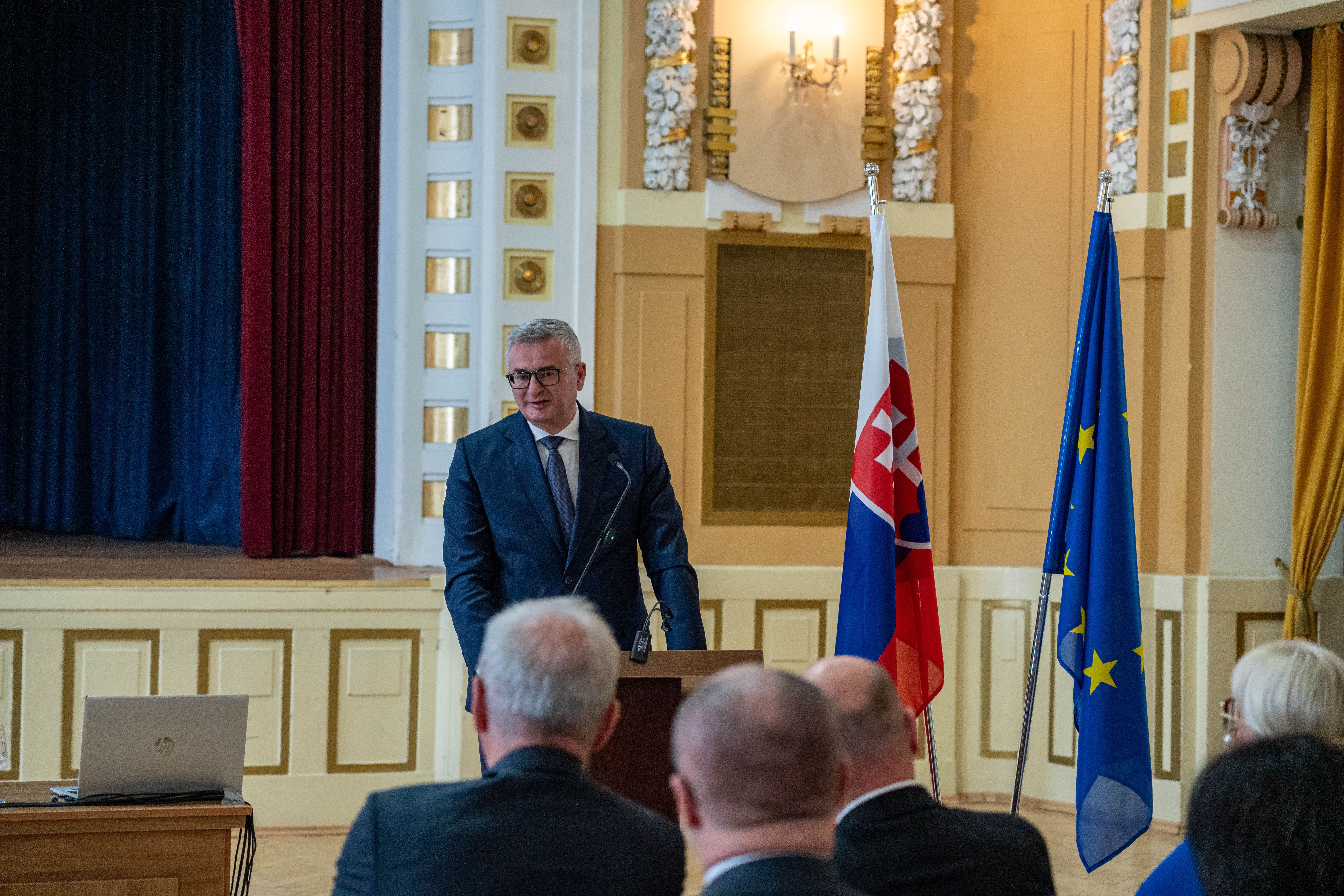 Obrázok Sudcovia Ústavného súdu Slovenskej republiky  sa zúčastnili na odbornom sympóziu pri príležitosti 5. výročia vzniku Najvyššieho správneho súdu Slovenskej republiky