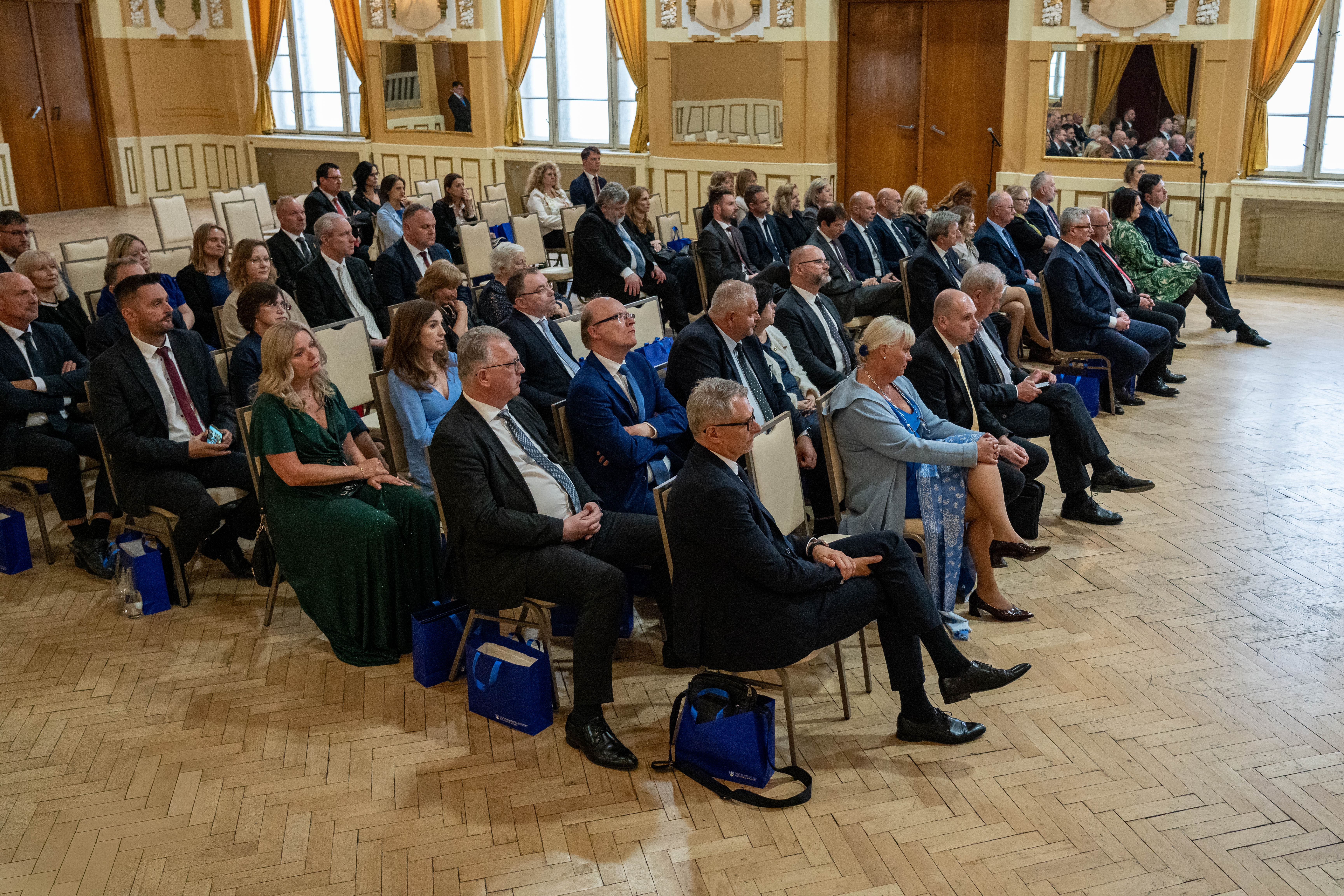 Obrázok Sudcovia Ústavného súdu Slovenskej republiky  sa zúčastnili na odbornom sympóziu pri príležitosti 5. výročia vzniku Najvyššieho správneho súdu Slovenskej republiky