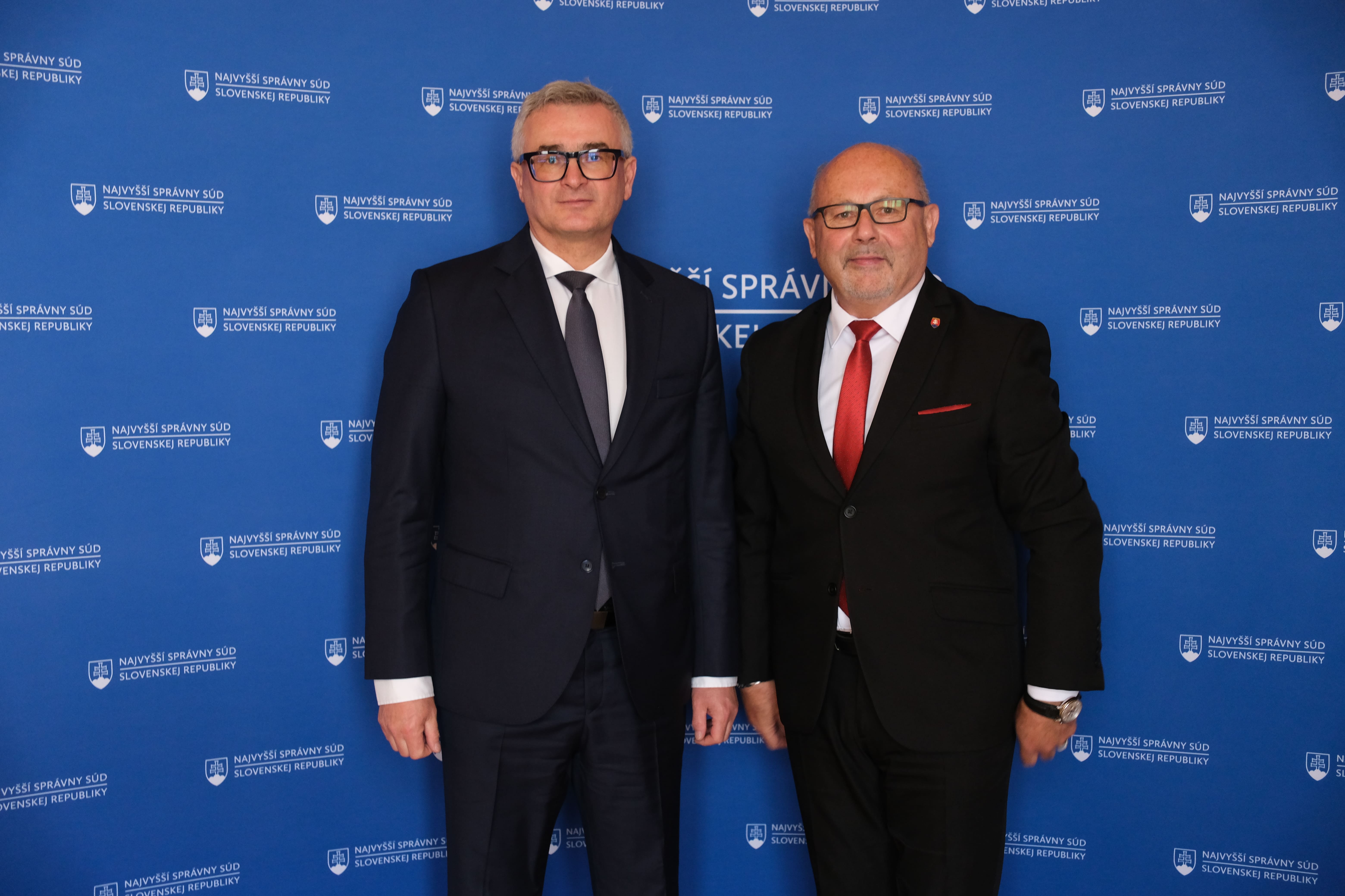 Obrázok Sudcovia Ústavného súdu Slovenskej republiky  sa zúčastnili na odbornom sympóziu pri príležitosti 5. výročia vzniku Najvyššieho správneho súdu Slovenskej republiky